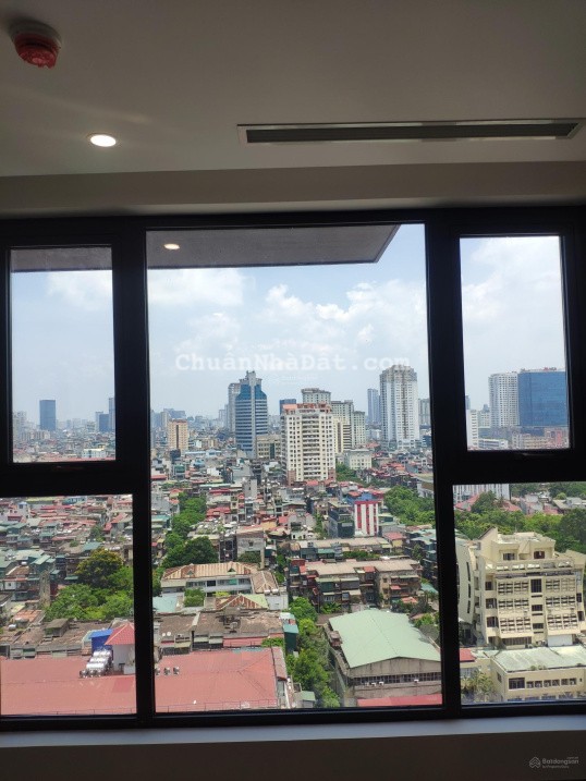 Cho thuê căn góc thương mại 3PN, 138m2, tầng trung hướng đẹp tại Green Diamond - 93 Láng Hạ