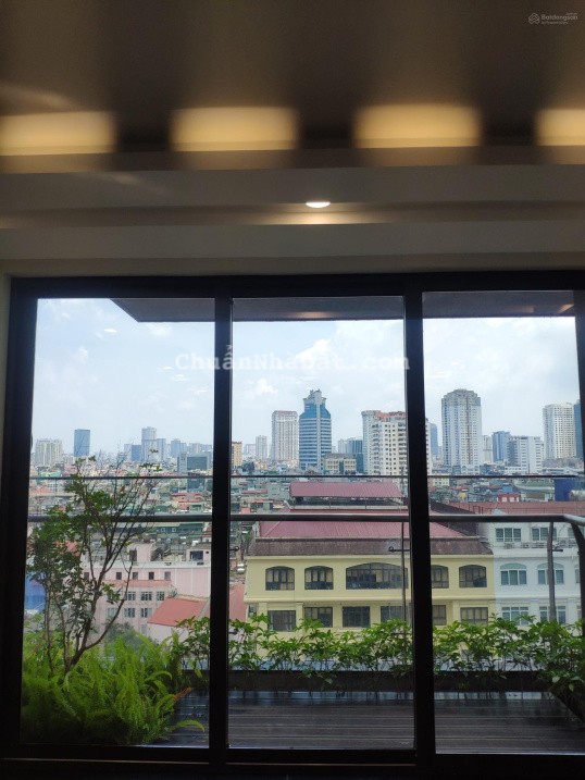 Cho thuê căn góc thương mại 3PN, 138m2, tầng trung hướng đẹp tại Green Diamond - 93 Láng Hạ